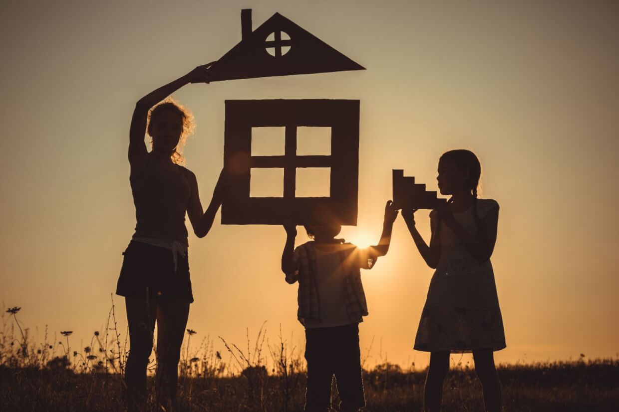 happy-children-standing-on-the-field-at-the-sunset-RU9S26K (1)